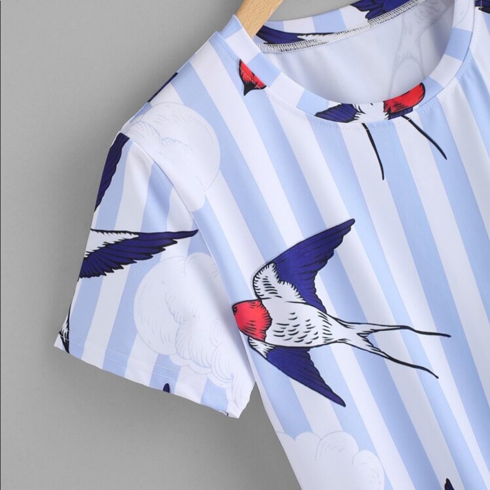 Beautiful birds shirt! 🐦💕🦋 - Picture 2 of 2